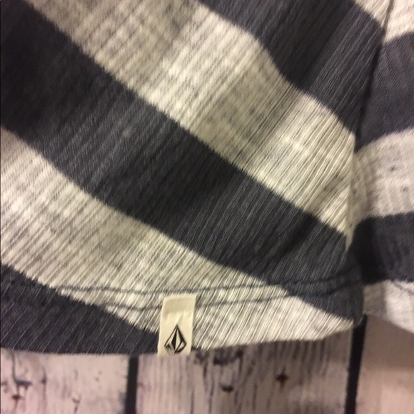 🐞🐞🐞 Volcom Navy and gray striped v neck dress XS - Picture 9 of 11